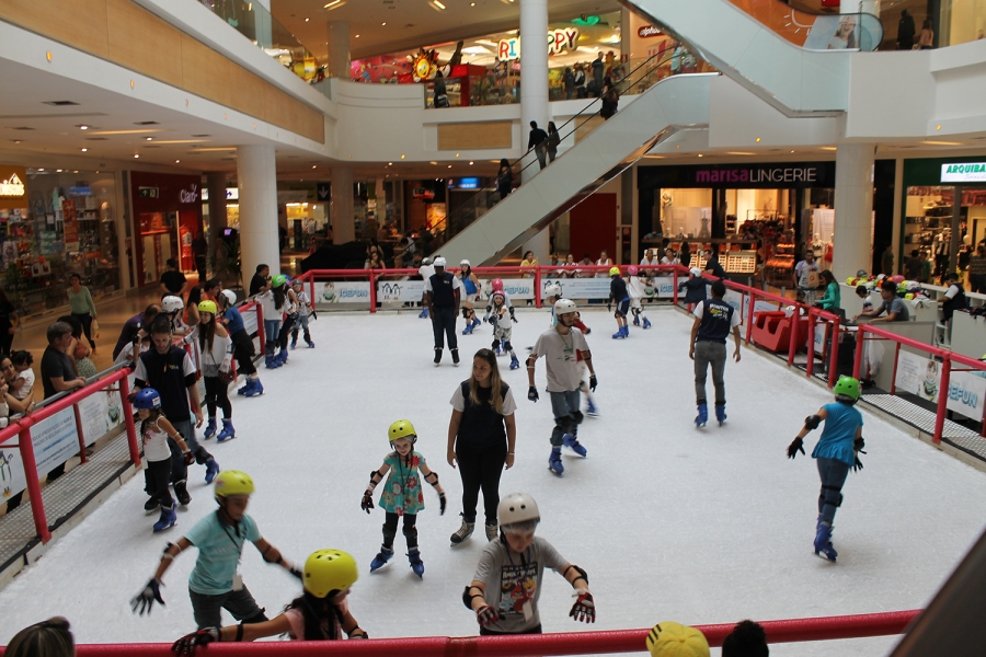 Pista de Patinação no Gelo agita as férias do Boulevard Shopping