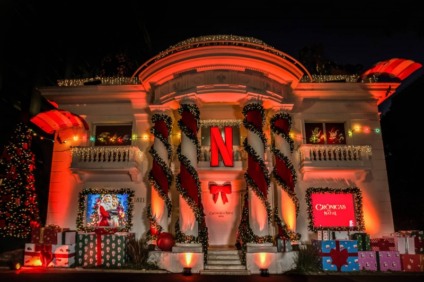 Netflix decora casarão na Paulista para o Natal