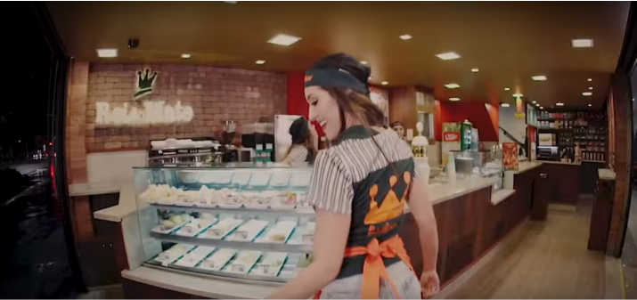 Rei do Mate faz ação de mkt em novo clipe do Latino