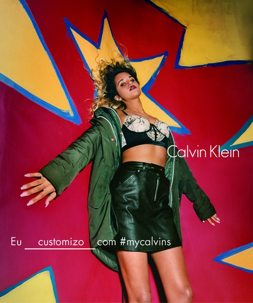 Evento Calvin Klein Jeans customiza roupas com grafiteiro Zezão