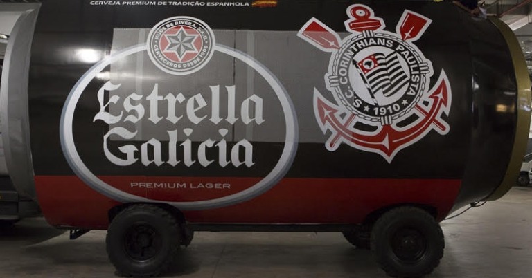 Estrella Galicia e Corinthians fazem ação com taças do Paulistão de 1977 e 2017