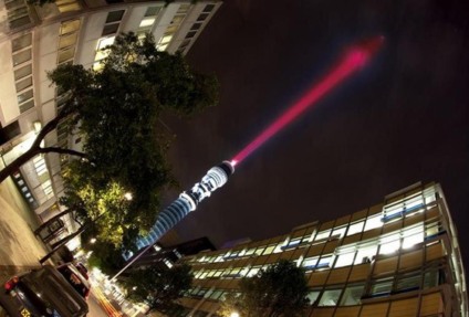 Torre vira sabre de laser em Londres