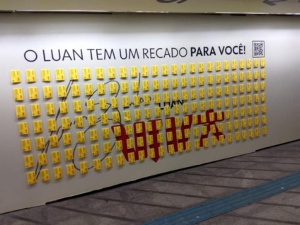 Luan Santana deixa recado para fãs em estações do metrô