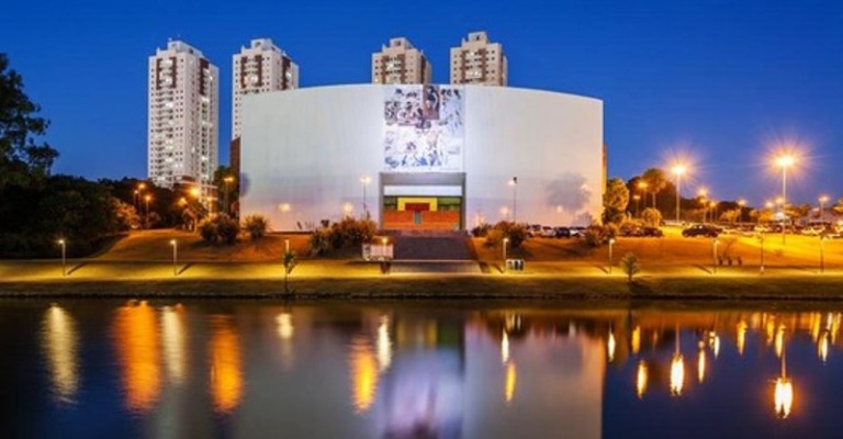 Curitiba sedia o primeiro show-teste em teatro