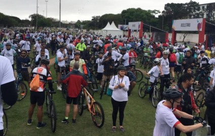 Pedal em Sampa reúne pessoas de todas as idades