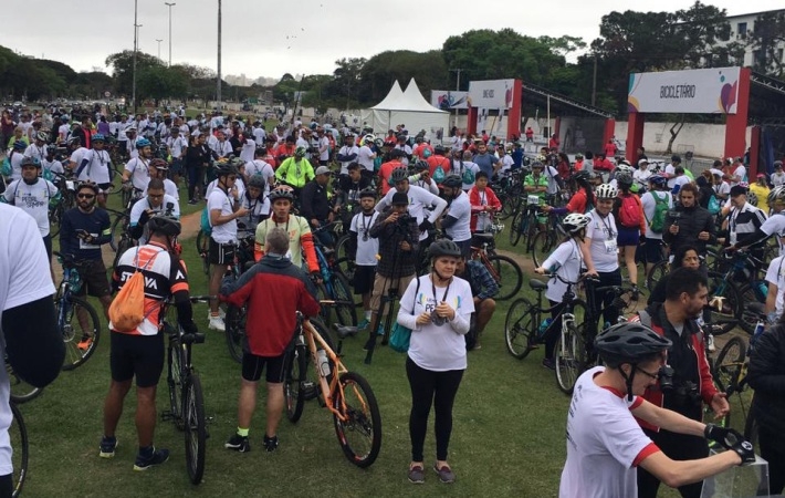 Pedal em Sampa reúne pessoas de todas as idades