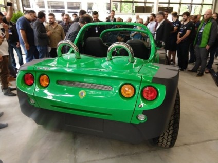 Carro 100% elétrico fabricado em Curitiba é apresentado no Worktiba