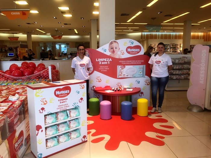 Toledo mostra a praticidade de Huggies One&Done