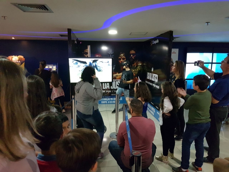 Warner Ativa Liga da Justiça com VR no Parque Maia Shopping