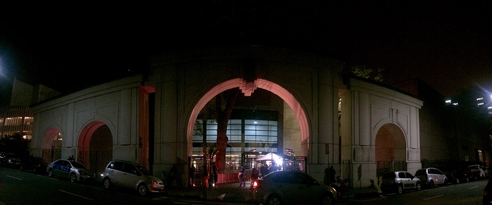 Shopping Praça da Moça colore a fachada para o Outubro Rosa