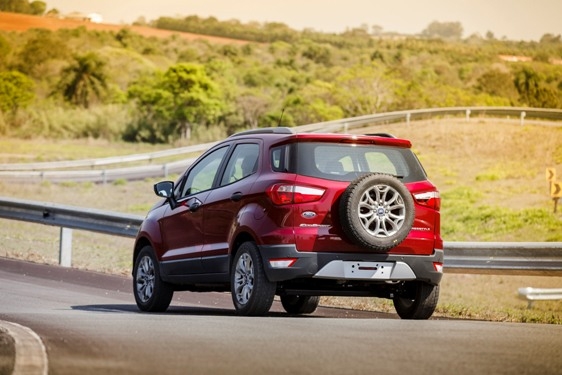 Carro da Ford tem equipamentos feitos com garrafas PET