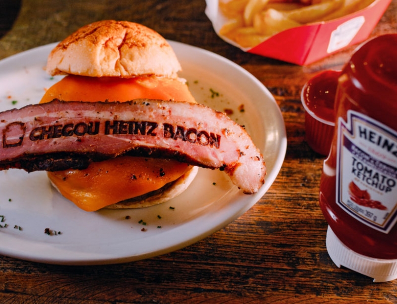 Heinz ativa com anúncio em bacon