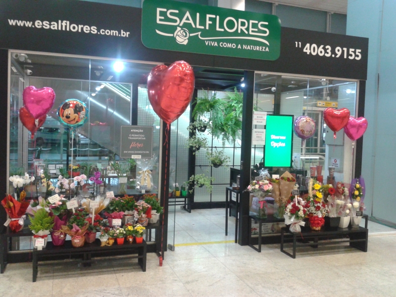 Curitibana Esalflores inaugura loja no aeroporto de Guarulhos Curitibana Esalflores inaugura loja no aeroporto de Guarulhos