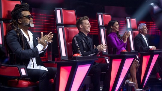 Claro leva cadeira do “The Voice” para suas lojas