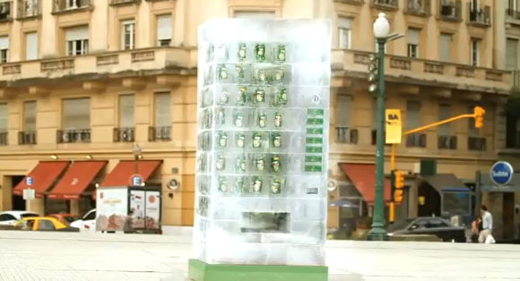 7Up constrói vending machine feita de gelo