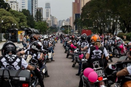 'Harleyros' participam do evento Outubro Rosa Curitiba 'Harleyros' participam do evento Outubro Rosa Curitiba