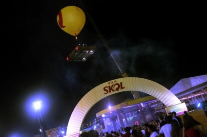 Balão da Skol teve pedido de namoro e comemoração de aniversário