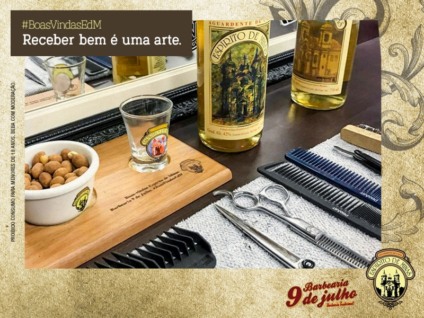 Cachaça Espirito de Minas faz ação em barbearia paulista