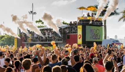 SKOL e Jivago encerram Carnaval de Florianópolis com bloco eletrônico 'Vem elétrico que o trio é redondo'