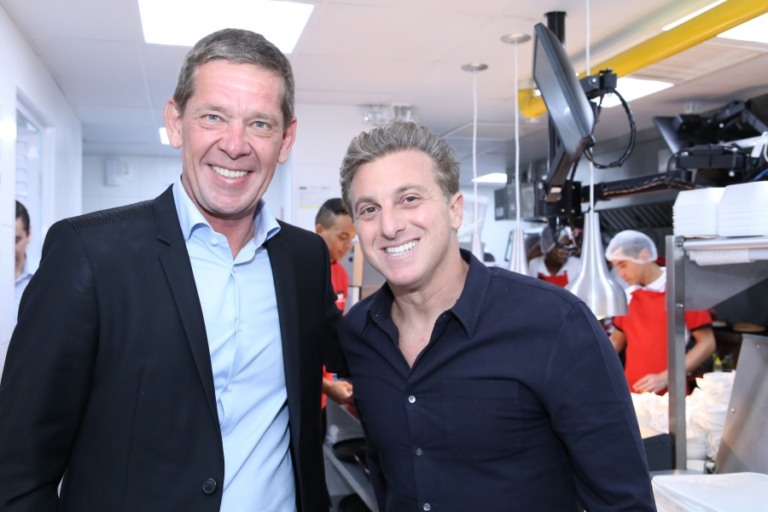 Madero comemora 100º restaurante com noite beneficente