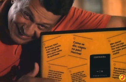 Skol homenageia hater com ação de live marketing