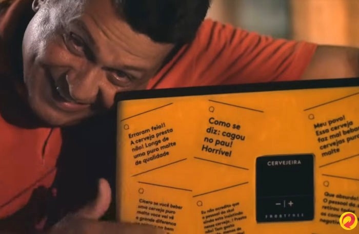 Skol homenageia hater com ação de live marketing