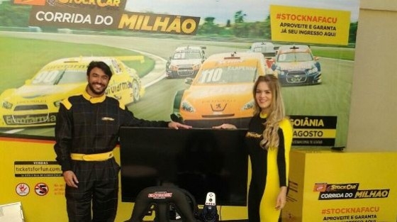 Blitz da Schin Stock Car invade faculdades de Goiânia Blitz da Schin Stock Car invade faculdades de Goiânia