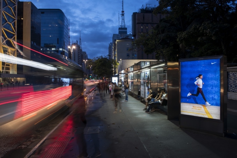 Otima leva lançamento da Nike a pontos de ônibus da Av. Paulista