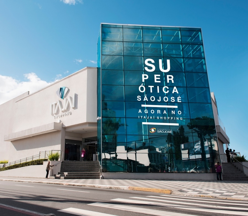 Agência cria ação de inauguração de ótica no Itajaí Shopping