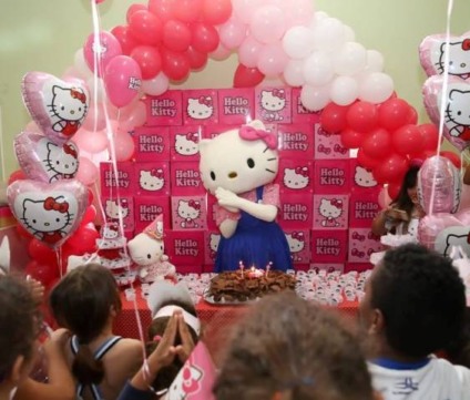 Hello Kitty comemora seu aniversário com aplicativo divertido