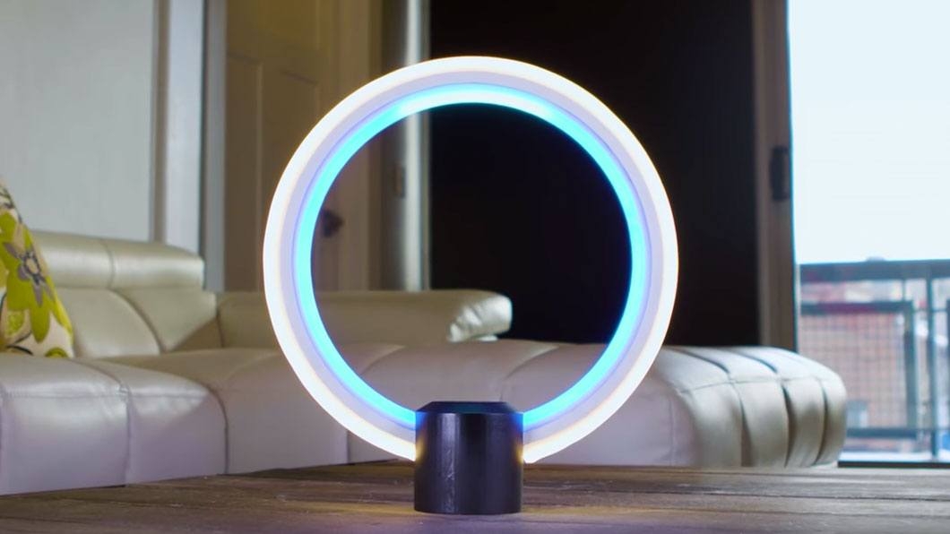 GE integra inteligência artificial Alexa em uma lâmpada circular