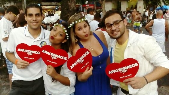 Filme "Apaixonados" distribui corações pelo Brasil