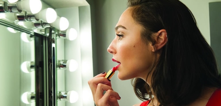 Revlon anuncia GAL GADOT como sua nova Embaixadora Global