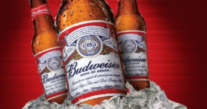 Budweiser reforça sua tradição com novo visual em suas embalagens