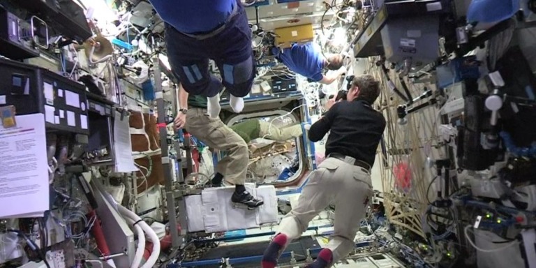 Astronautas aderem ao Mannequin Challenge a bordo da Estação Espacial Internacional