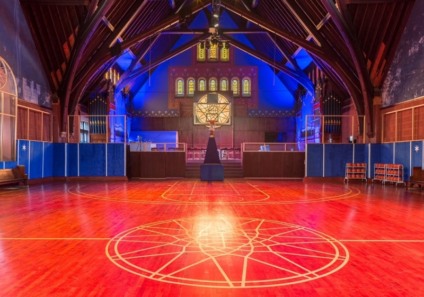 Igreja vira quadra de basquete com a Nike