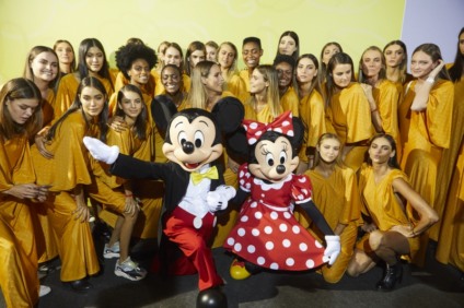 Mickey Mouse em destaque no desfile da Água de Coco na SPFW
