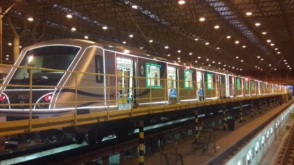 JCDecaux se une ao metrô e decora trem com luzes de LED