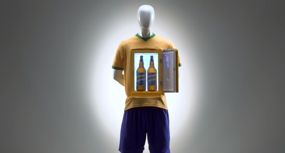 Quilmes debocha da seleção brasileira e a transforma em "geladeira" Quilmes debocha da seleção brasileira e a transforma em "geladeira"