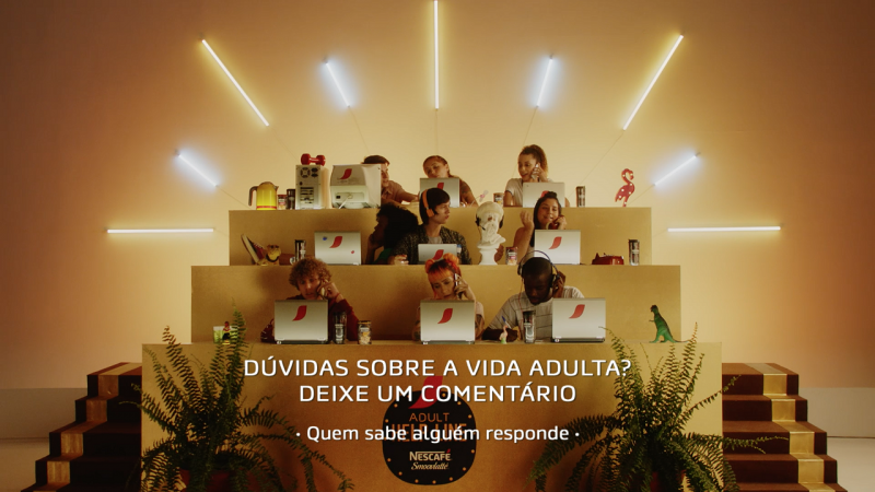 Nescafé lança campanha irreverente para apresentar Smoovlatté