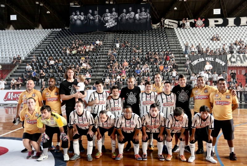 Nação corinthiana celebra o time que nunca perdeu