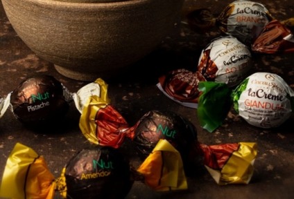 Cacau Show celebra Dia do Cliente distribuindo trufas