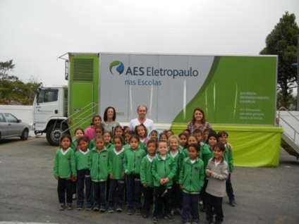 Caminhão multimídia da AES Eletropaulo visita escolas