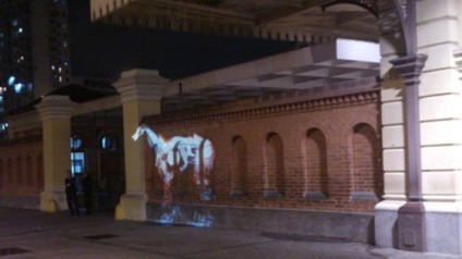 Absolut Vodka leva cães robóticos às ruas