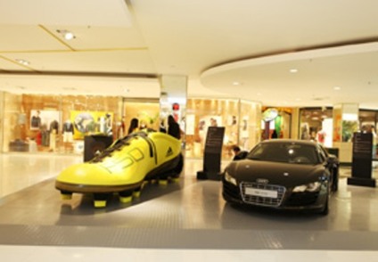 Adidas apresentou chuteira gigante Adidas apresentou chuteira gigante