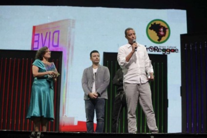 Biruta é vencedora em premiação do AfroReggae