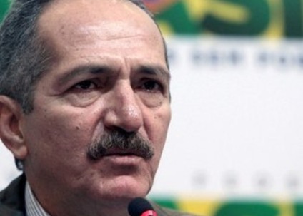 Ministro garante estádios prontos e estreia em Itaquera