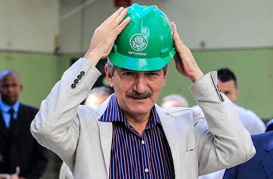 04/12/2012 – MARCA BRASIL – O ministro dos esportes, Aldo Rebelo, vista as obras do Estádio da Arena Palestra Itália. Foto de Rafael Neddermeyer/Ag. O Dia – ESPORTE / OBRAS / ARENA PALESTRA ITALIA / ALDO REBELLO
