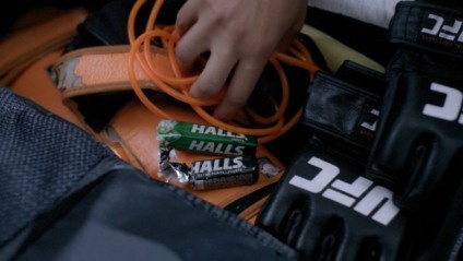 UFC e Halls criam campanha com a atleta Amanda Ribas