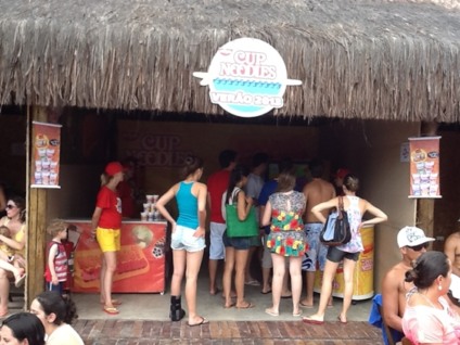Cup Noodles com espaço personalizado na Arena Mix
